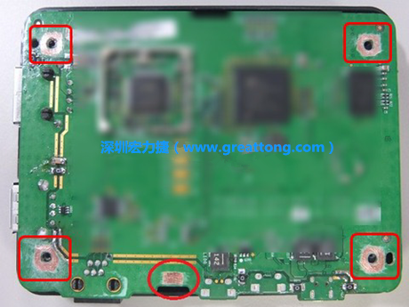 手動去綠漆。使用傳統(tǒng)的刀片去除綠漆后的效果。