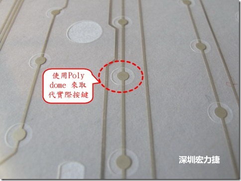 仔細(xì)看下面的第一張圖片，在圓形的節(jié)點(diǎn)旁邊有個(gè)圓形的開(kāi)口，這個(gè)開(kāi)口墊高了鍵盤(pán)按鍵的接觸點(diǎn)線路。