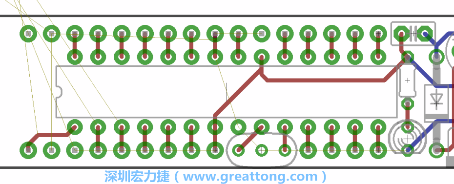 諧振器應擺放在ATmega微控制器的針腳8、9和10旁邊，在共鳴器和微控制器中間的高頻信號線應該要愈短愈好，此外，其它的信號線應該要遠離這個區(qū)域且配置在諧振器的下方，這樣做是為了防止不必要的無線電波干擾。