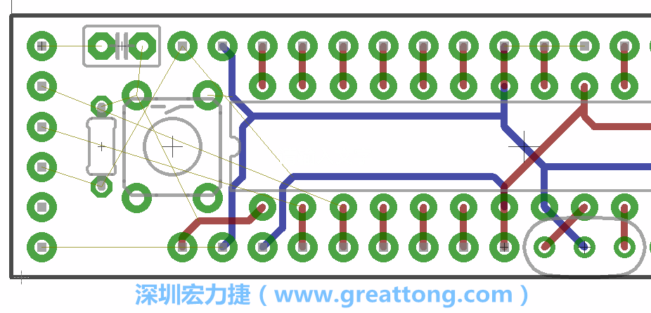 到目前為止，你應該只剩下四個部分還未進行布線，10K重置上拉電阻器、重置電容和1×6的序列排針。