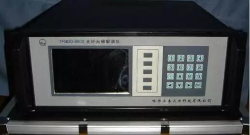先將你要抄板的PCB板放到掃描儀中，啟動(dòng)掃描儀