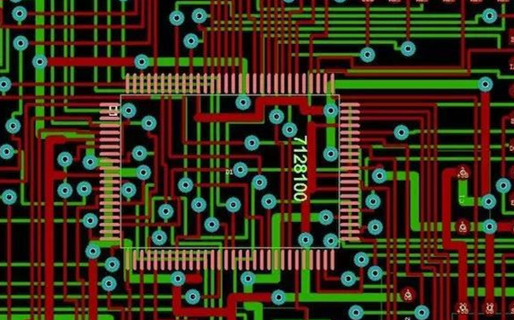 圖1：兩種PCB模型的部分電路。頂圖：傳統(tǒng)設計版本。