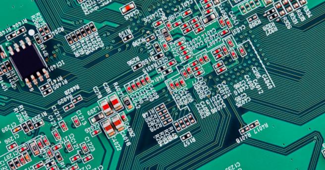 你能在這個復(fù)雜的PCB中找到垂直布線嗎？反正我不能
